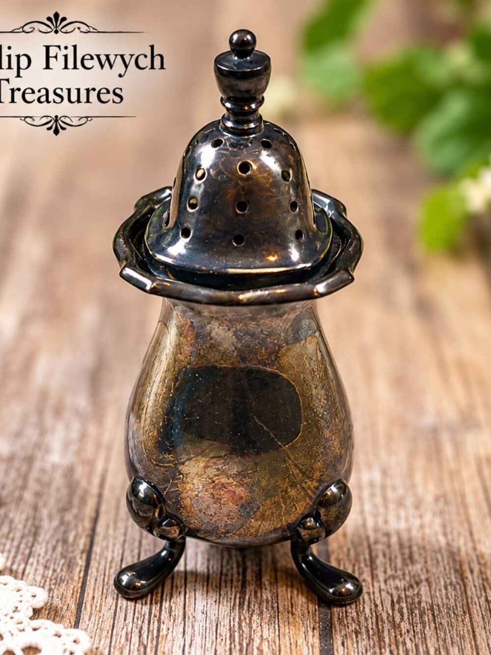 SP-50-- Vintage English Silver-Plated Salt. Shaker William Adams Mid-Century Col